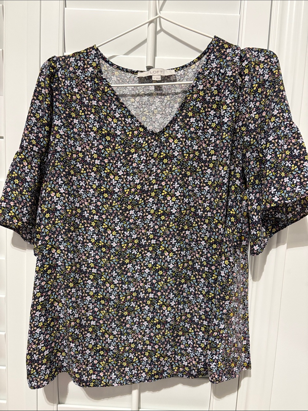 LOFT Black Floral V-Neck Puff Sleeve Blouse Shirt size small